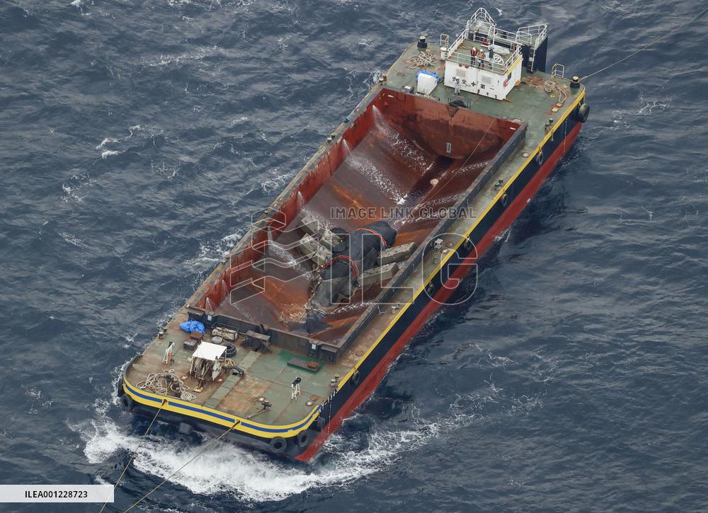 Dead whale in Osaka Bay sunk offshore