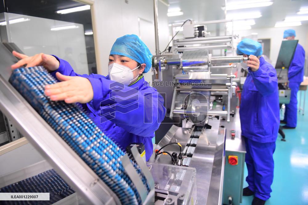 CHINA-LIAONING-SHENYANG-PHARMACEUTICAL COMPANIES-PRODUCTION (CN)