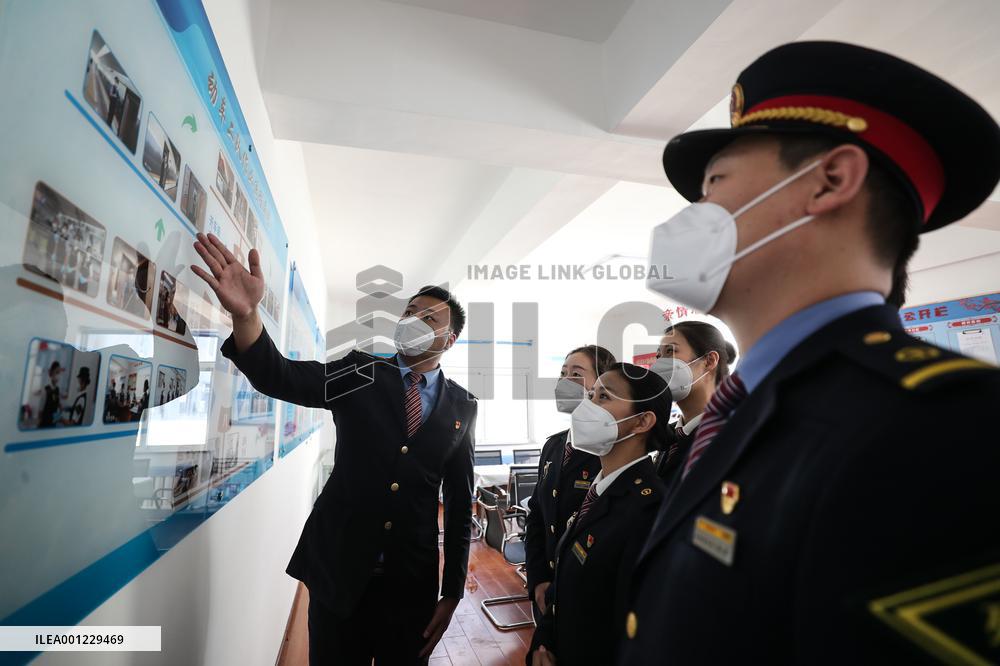 CHINA-SHENYANG-RAILWAY-FAMILY (CN)