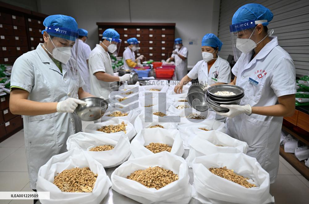 Xinhua Headlines: China delivers acclaimed performance in fighting once-in-a-century pandemic