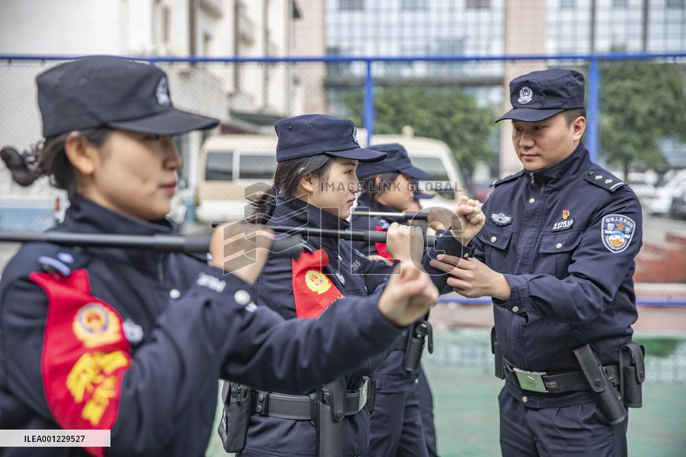 CHINA-CHONGQING-RAILWAY-FEMALE POLICE OFFICERS (CN)