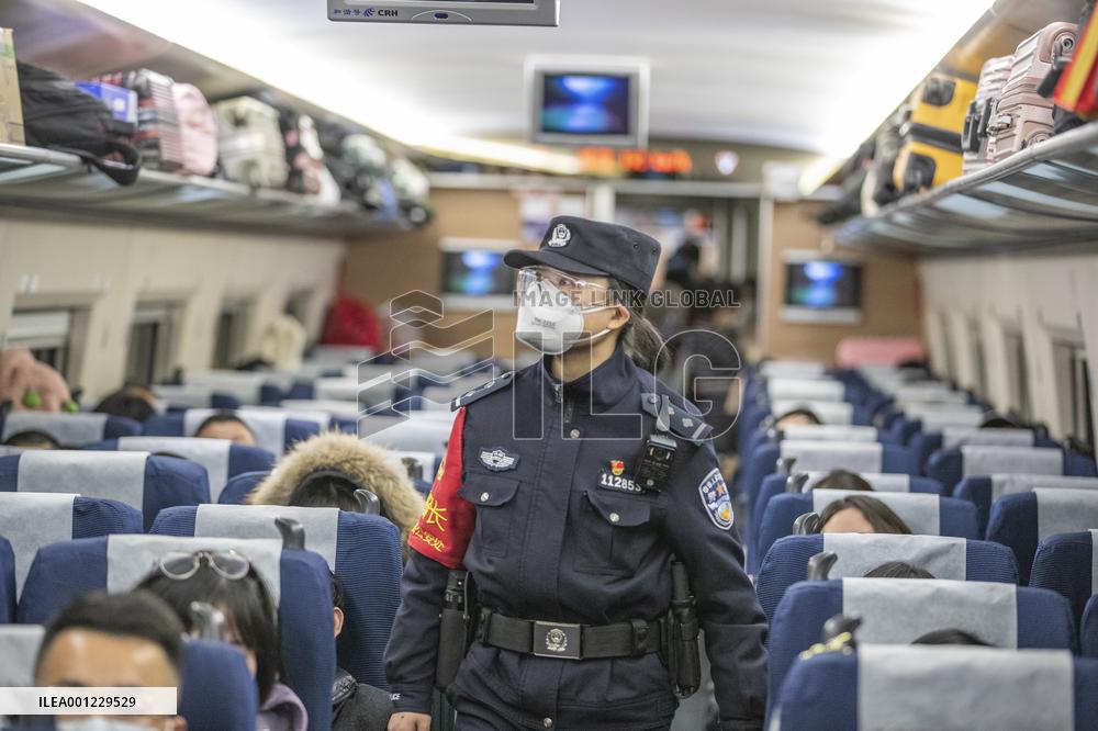 CHINA-CHONGQING-RAILWAY-FEMALE POLICE OFFICERS (CN)