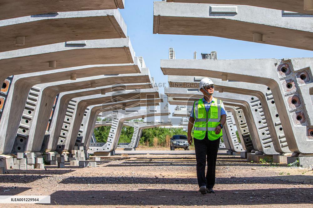 THAILAND-AYUTTHAYA-CHINA-RAILWAY-BUILDERS