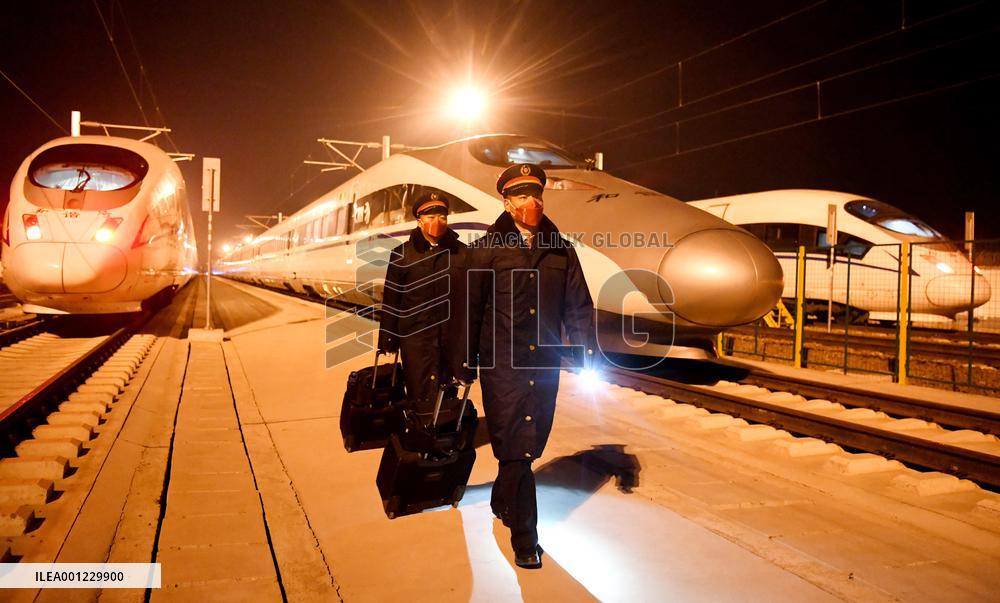 #CHINA-CHINESE NEW YEAR'S EVE-STAFF ON DUTY (CN)