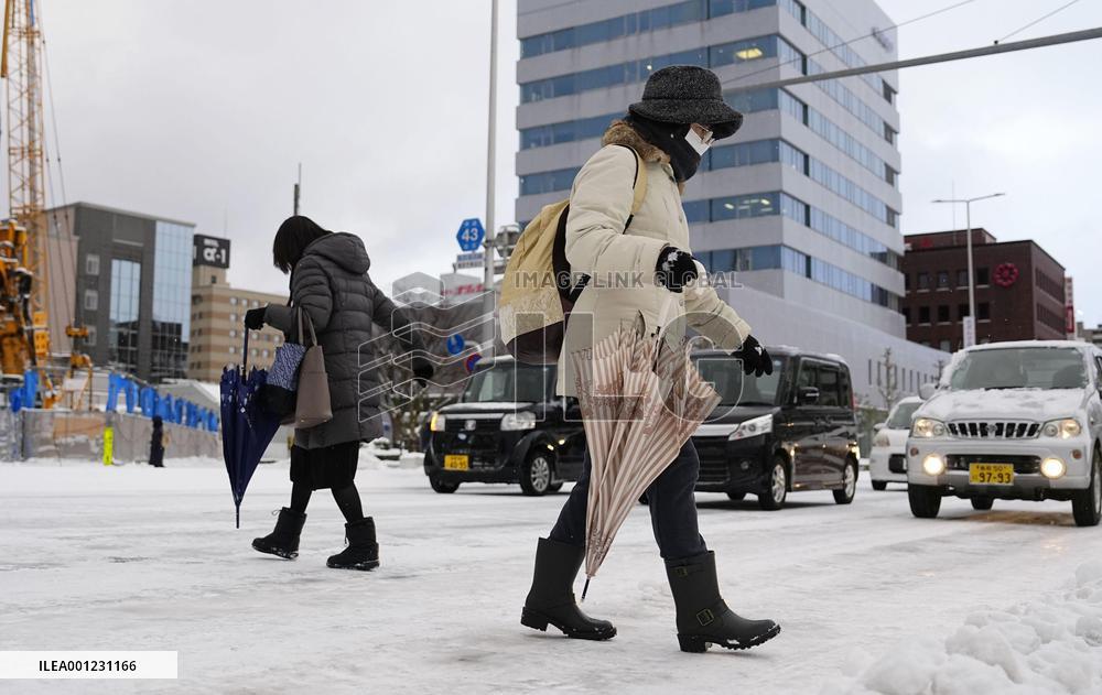 Cold snap hits Japan
