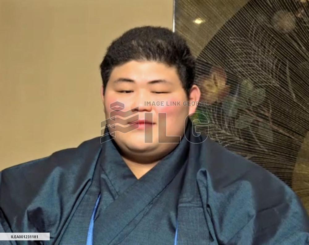 Sumo: 19-year-old wrestler Ochiai