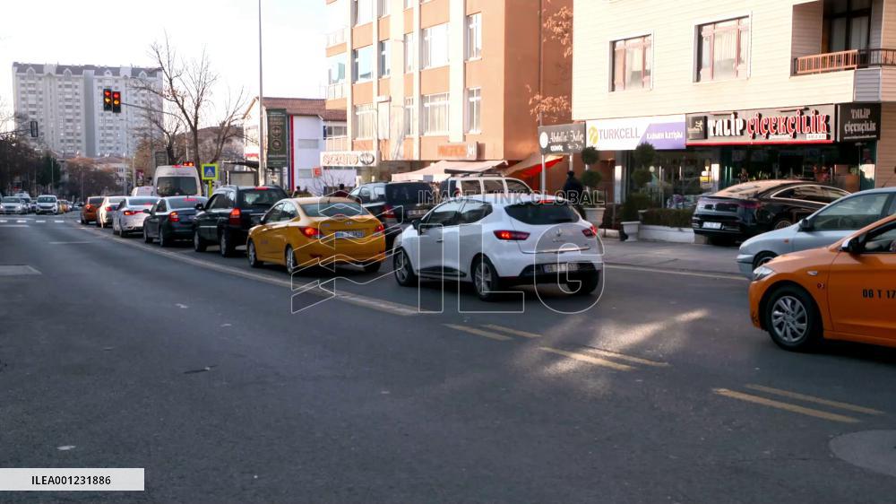 Turkish retailers heed gov't appeals to freeze prices amid high inflation