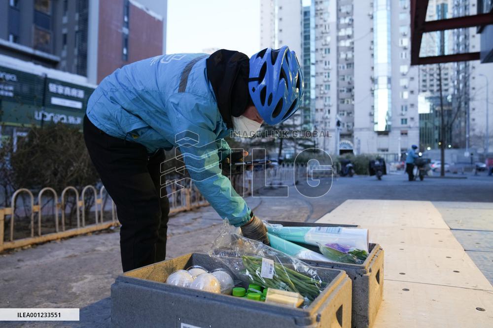 CHINA-BEIJING-WORK-FIRST DAY (CN)