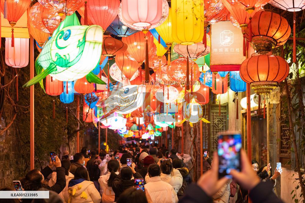 Xinhua Headlines: China's cultural, tourist market rebounds during Spring Festival holiday