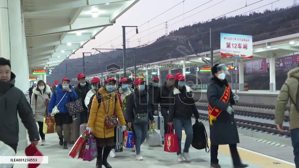 Free transportation service offered for travelers returning to work after Chinese New Year