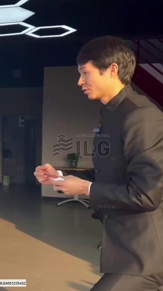 Kungfu master cuts beverage cans with playing cards