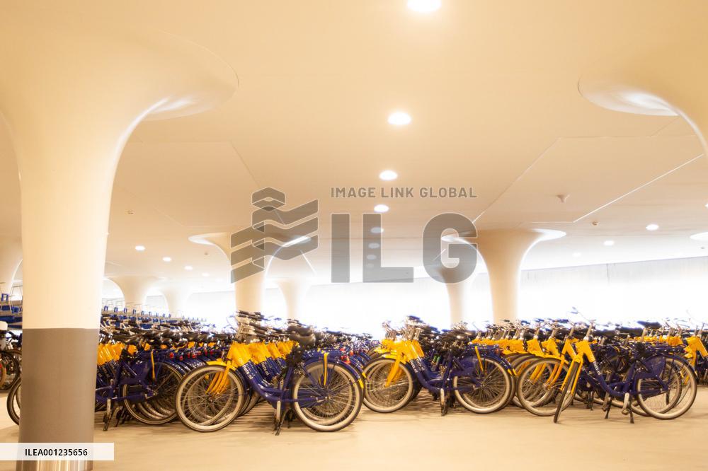 THE NETHERLANDS-AMSTERDAM-BICYCLE PARKING FACILITY