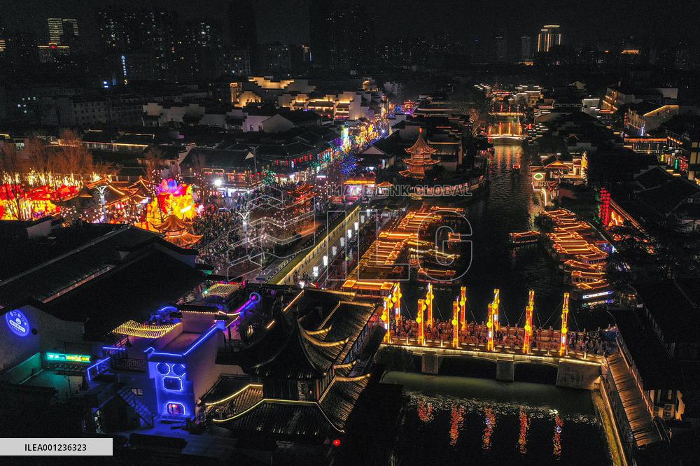 CHINA-LANTERN FESTIVAL-LANTERN FAIRS-LIGHT SHOWS (CN)