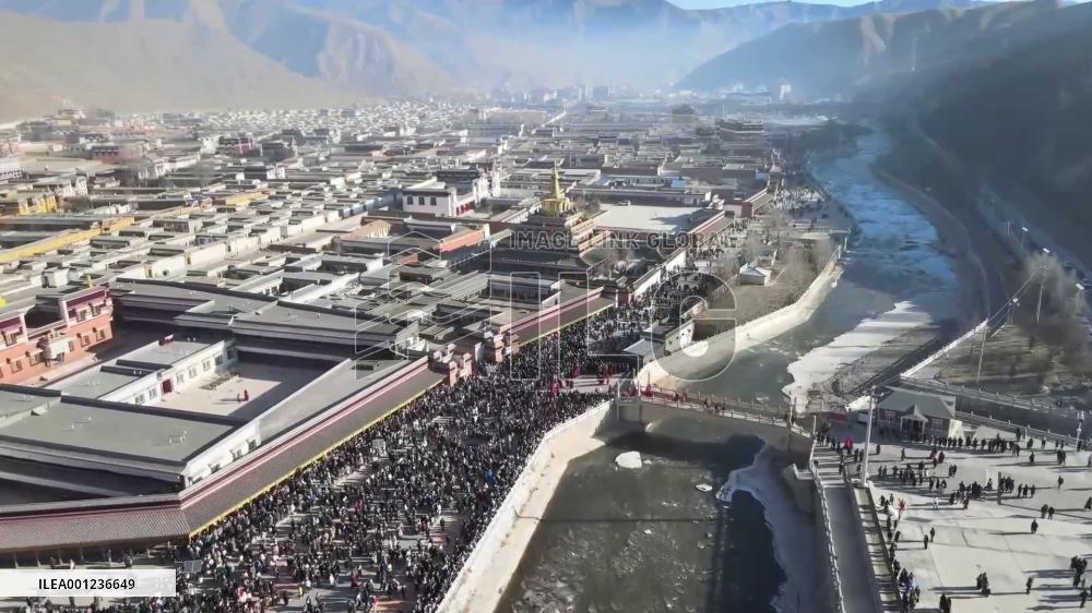 Tibetan Buddhist event in China's Gansu attracts believers, tourists
