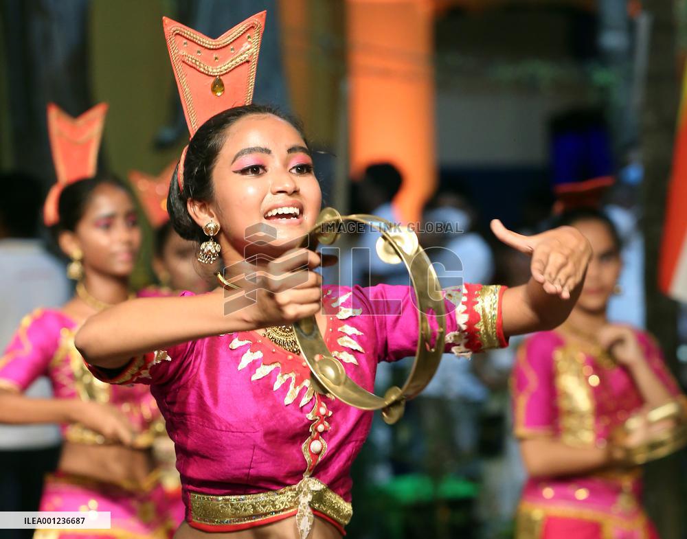 SRI LANKA-COLOMBO-NAVAM PERAHERA-FESTIVAL