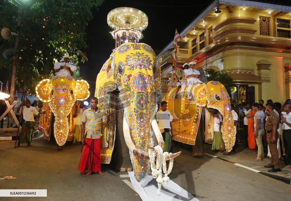 SRI LANKA-COLOMBO-NAVAM PERAHERA-FESTIVAL