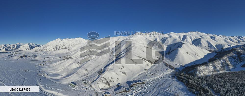 Xinhua Headlines: Winter sports boom brings brighter future for Xinjiang residents