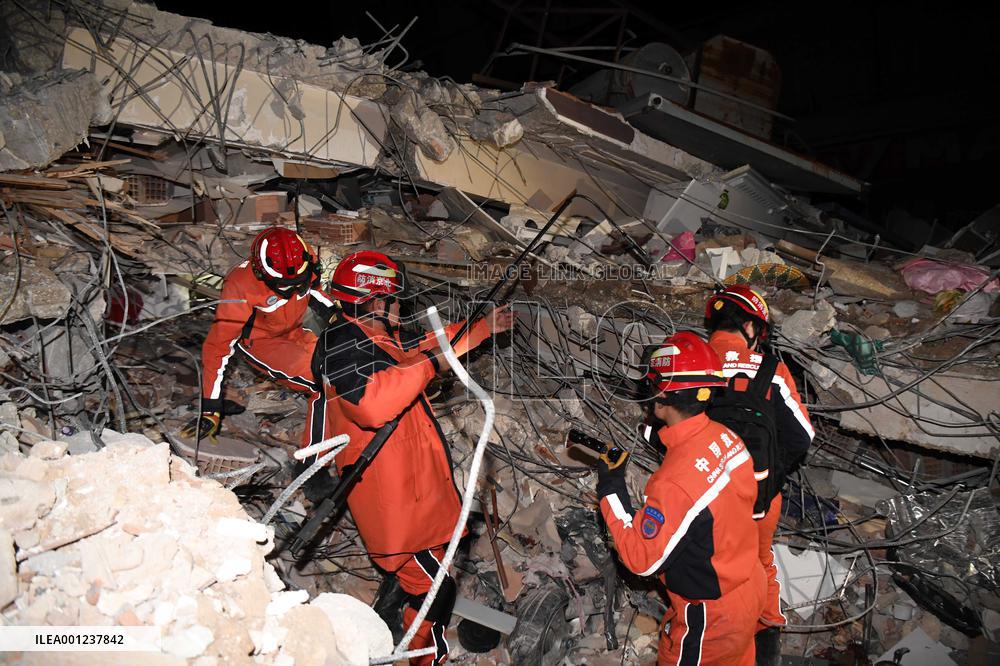 Xinhua Headlines: Int'l rescuers rush to aid quake-hit areas, as U.S. sanctions hamper relief work