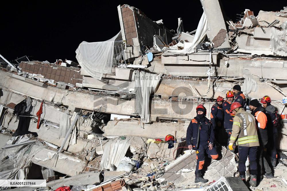 Xinhua Headlines: Int'l rescuers rush to aid quake-hit areas, as U.S. sanctions hamper relief work