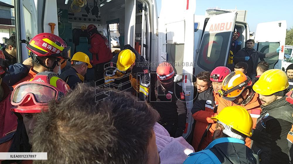 TÜRKIYE-HATAY-EARTHQUAKES-CHINESE RESCUE TEAM-WOMAN SURVIVOR-RESCUE