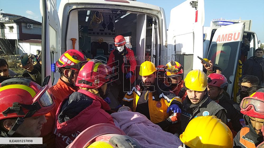 TÜRKIYE-HATAY-EARTHQUAKES-CHINESE RESCUE TEAM-WOMAN SURVIVOR-RESCUE