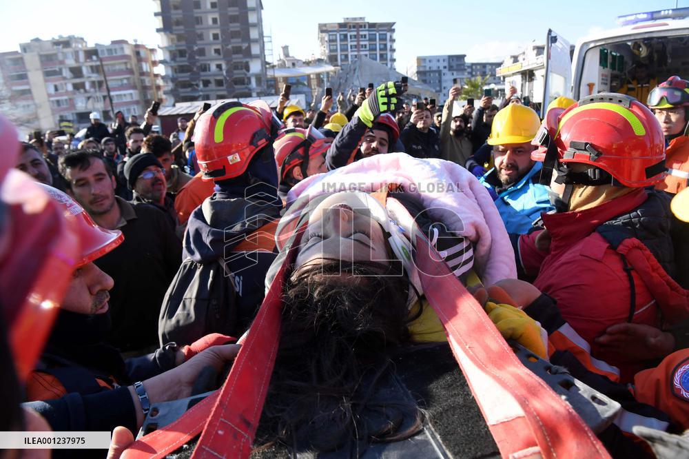 TÜRKIYE-HATAY-EARTHQUAKES-CHINESE RESCUE TEAM-WOMAN SURVIVOR-RESCUE
