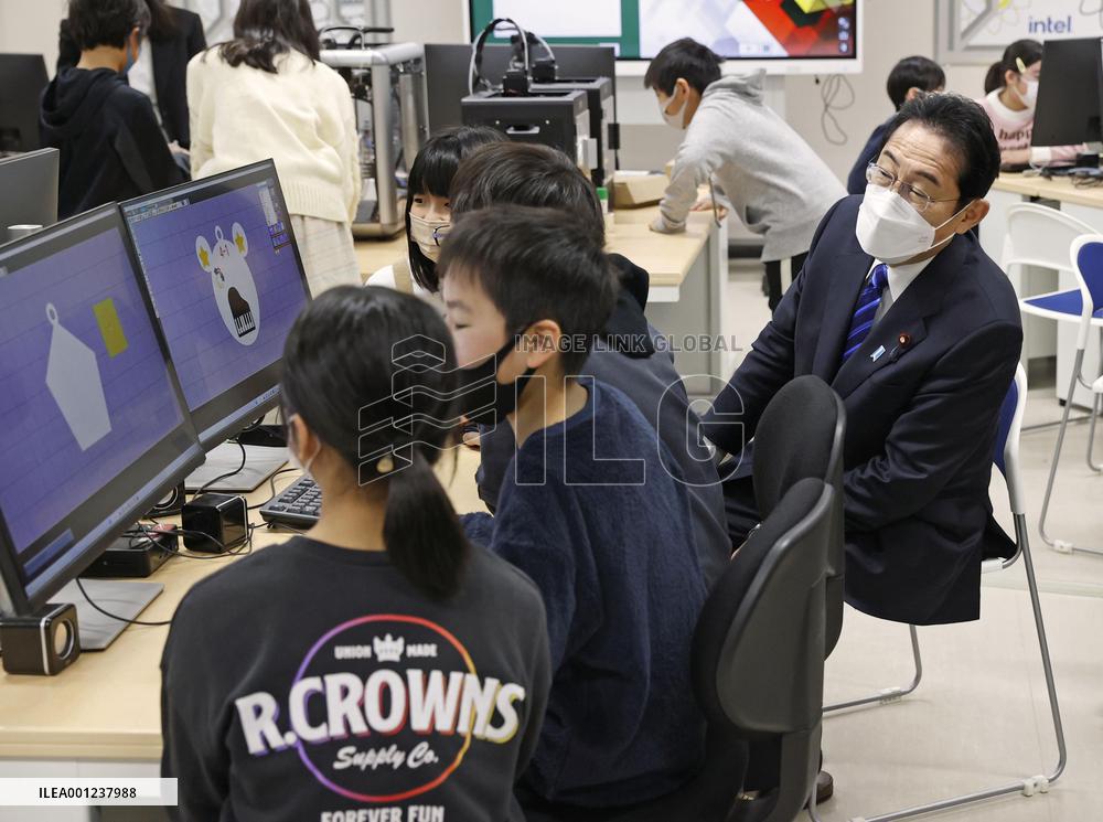 Japan PM Kishida visits elementary school