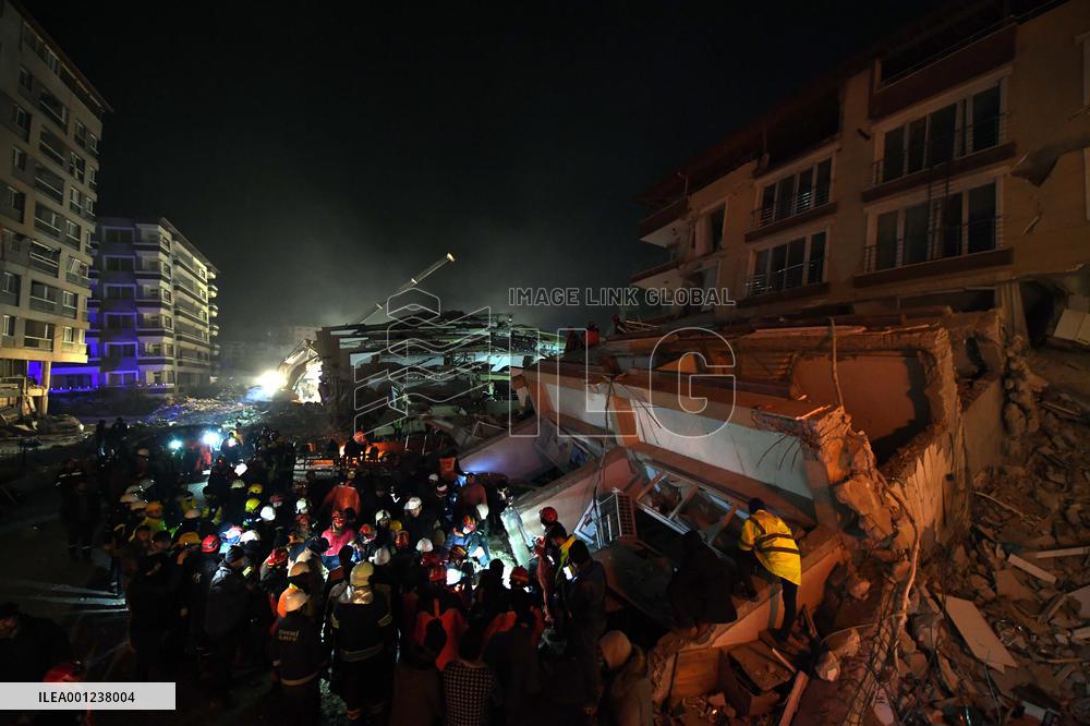 TÜRKIYE-HATAY-EARTHQUAKES-CHINESE RESCUE TEAM-WOMAN SURVIVOR-RESCUE