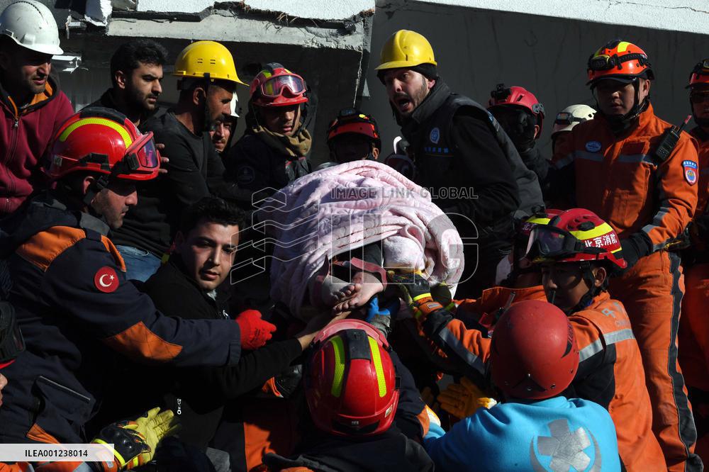 TÜRKIYE-HATAY-EARTHQUAKES-CHINESE RESCUE TEAM-WOMAN SURVIVOR-RESCUE