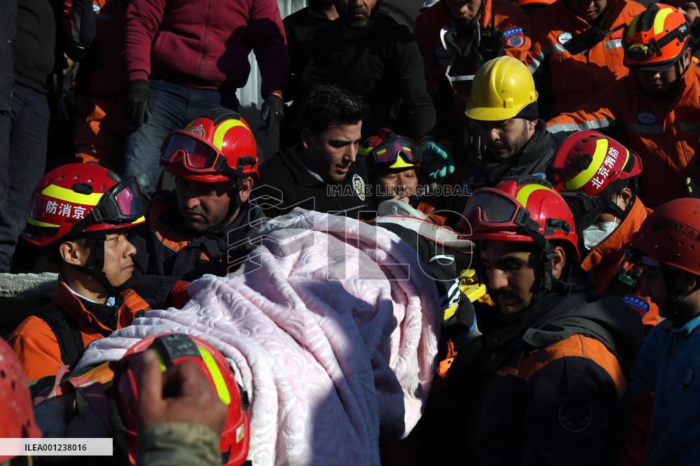TÜRKIYE-HATAY-EARTHQUAKES-CHINESE RESCUE TEAM-WOMAN SURVIVOR-RESCUE