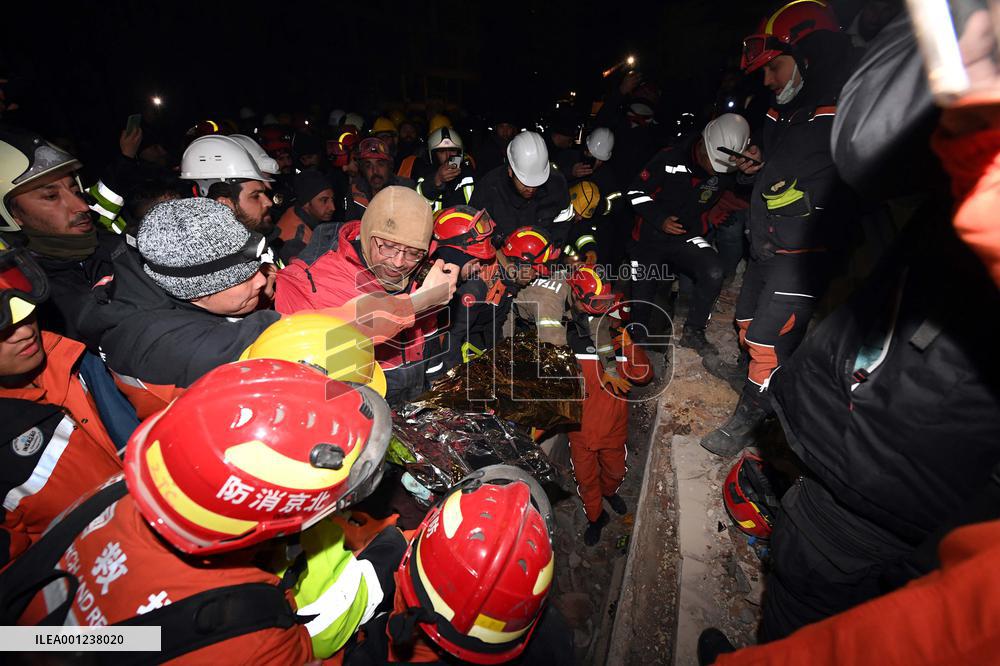 TÜRKIYE-HATAY-EARTHQUAKES-CHINESE RESCUE TEAM-WOMAN SURVIVOR-RESCUE