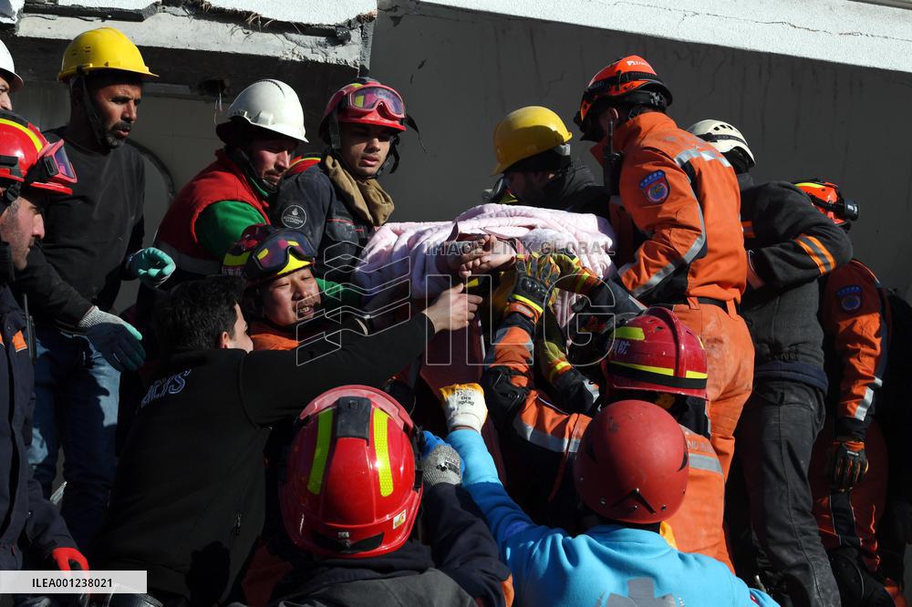 TÜRKIYE-HATAY-EARTHQUAKES-CHINESE RESCUE TEAM-WOMAN SURVIVOR-RESCUE