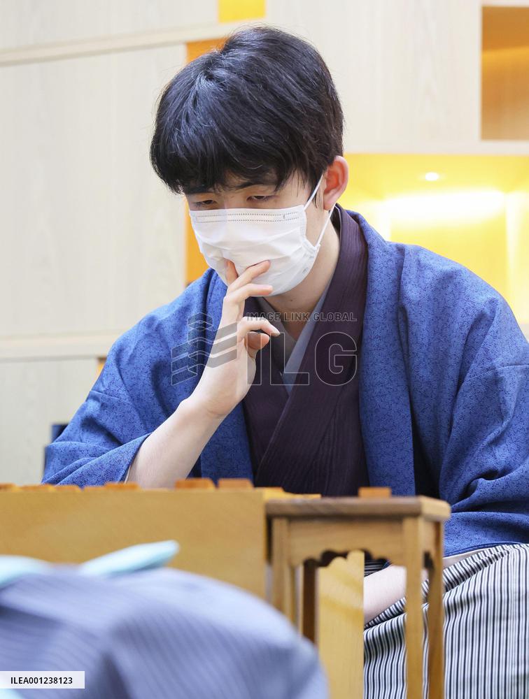 Habu wins Game 4 of shogi's Osho series