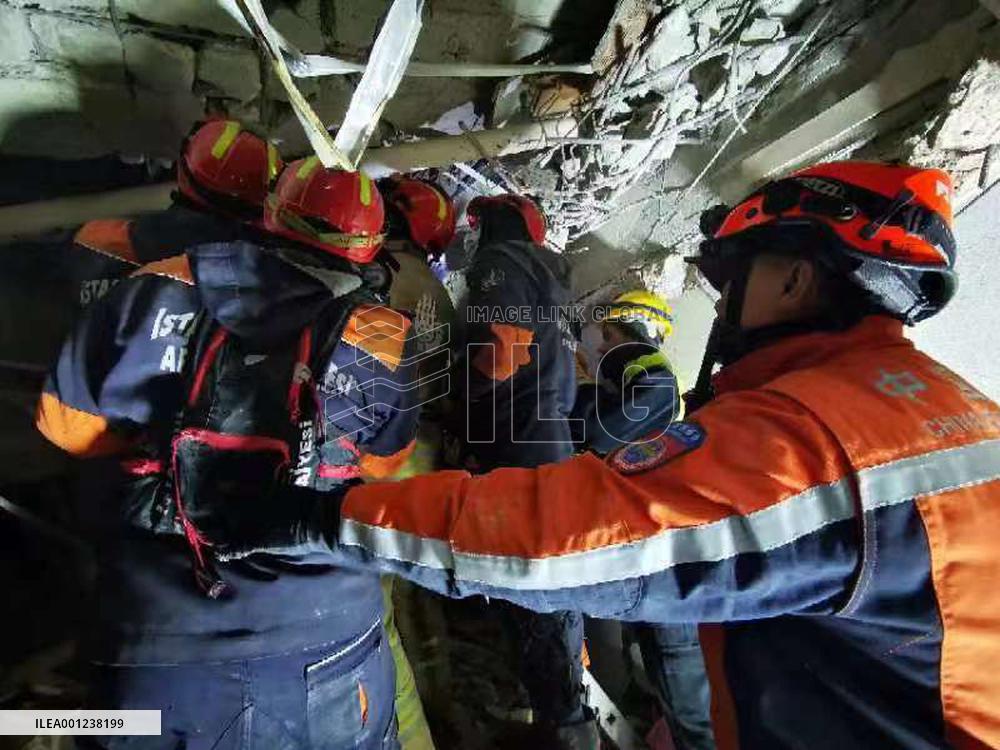 TÜRKIYE-HATAY-EARTHQUAKES-WOMAN SURVIVOR-RESCUE