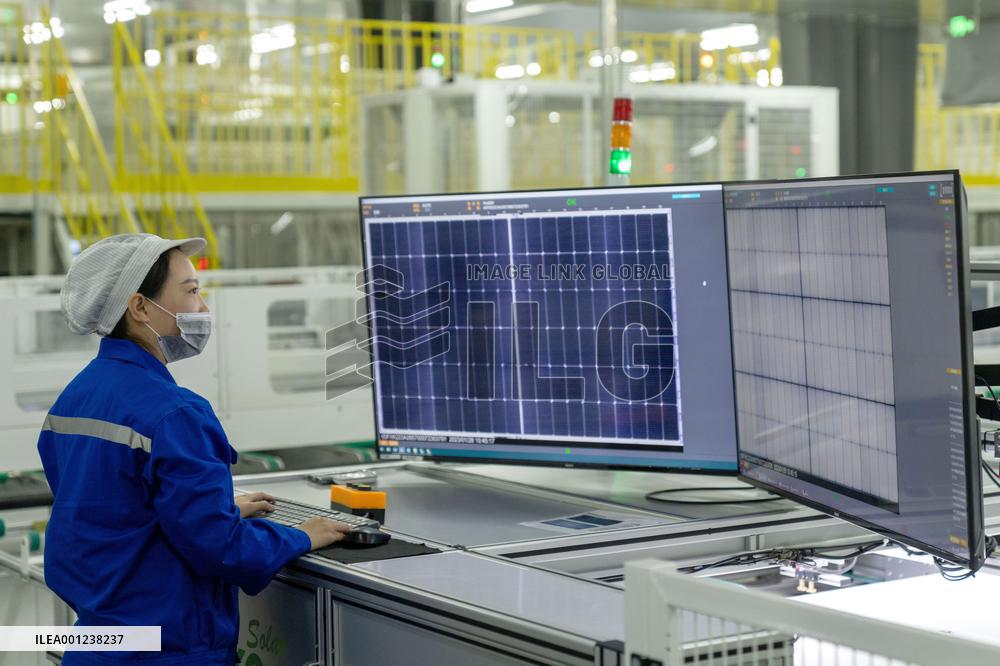 Xinhua Headlines: China's new bank loans surge, boosting growth prospects