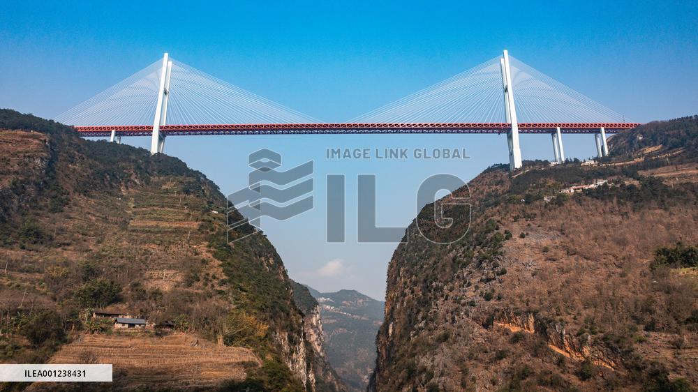 Xinhua Headlines: Bridges bring benefits to China's mountainous province
