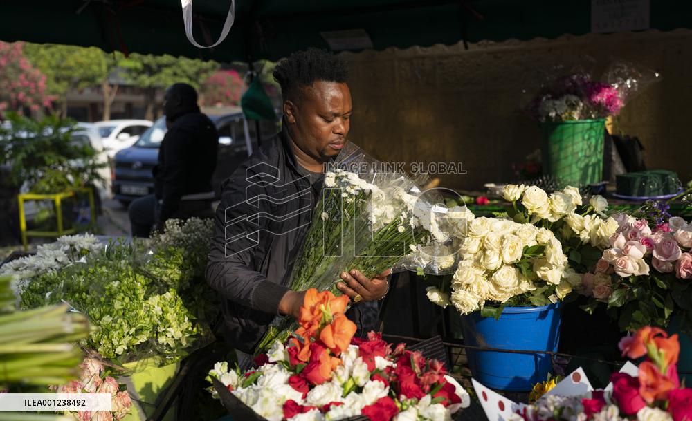 KENYA-FLOWER INDUSTRY-FLOWER VENDOR