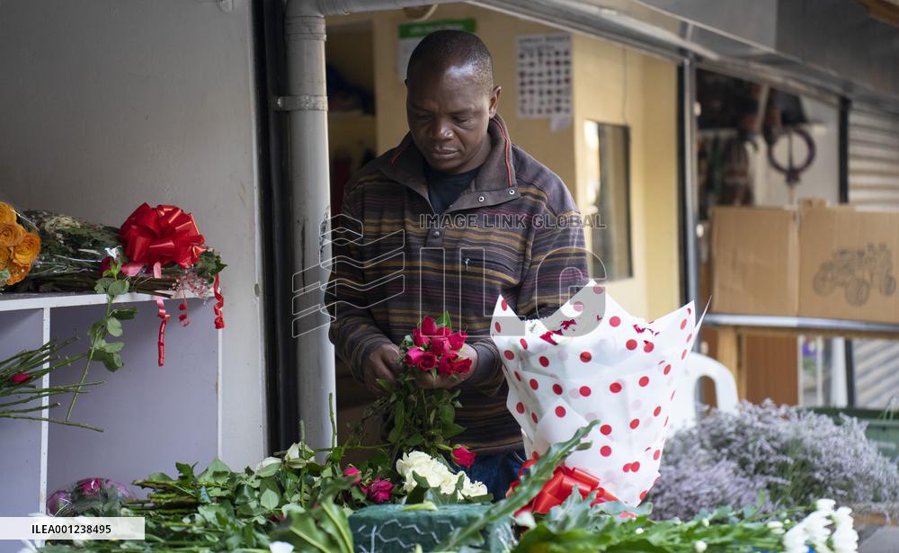 KENYA-FLOWER INDUSTRY-FLOWER VENDOR