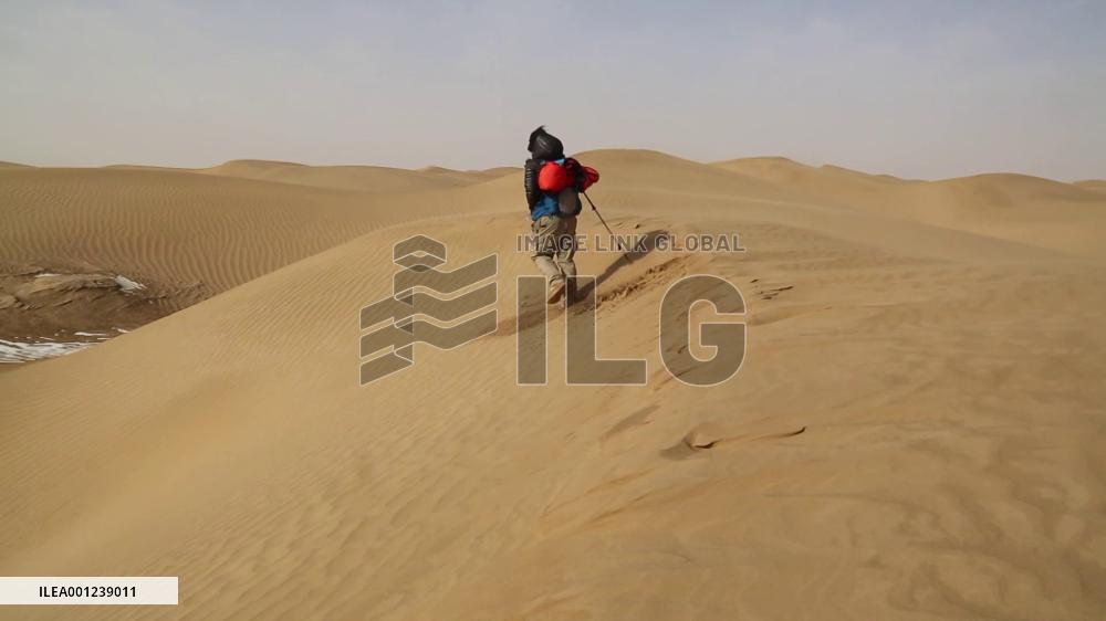 Chinese explorer crosses Taklamakan Desert on foot in 61 days