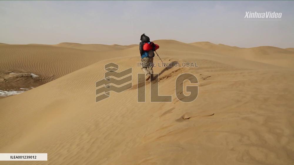 Chinese explorer crosses Taklamakan Desert on foot in 61 days