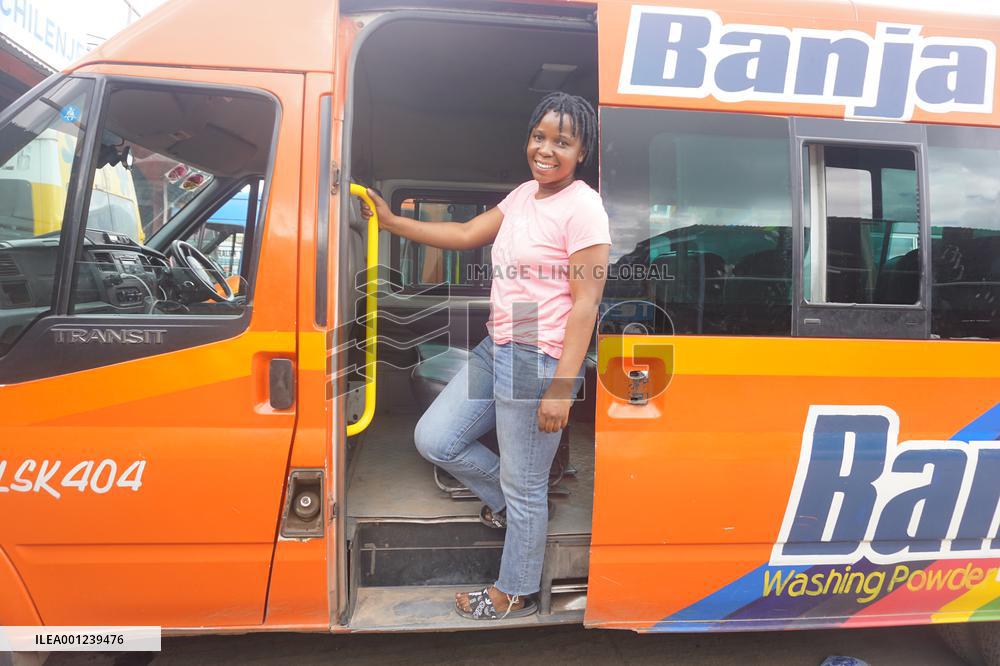 ZAMBIA-LUSAKA-FEMALE BUS CONDUCTOR