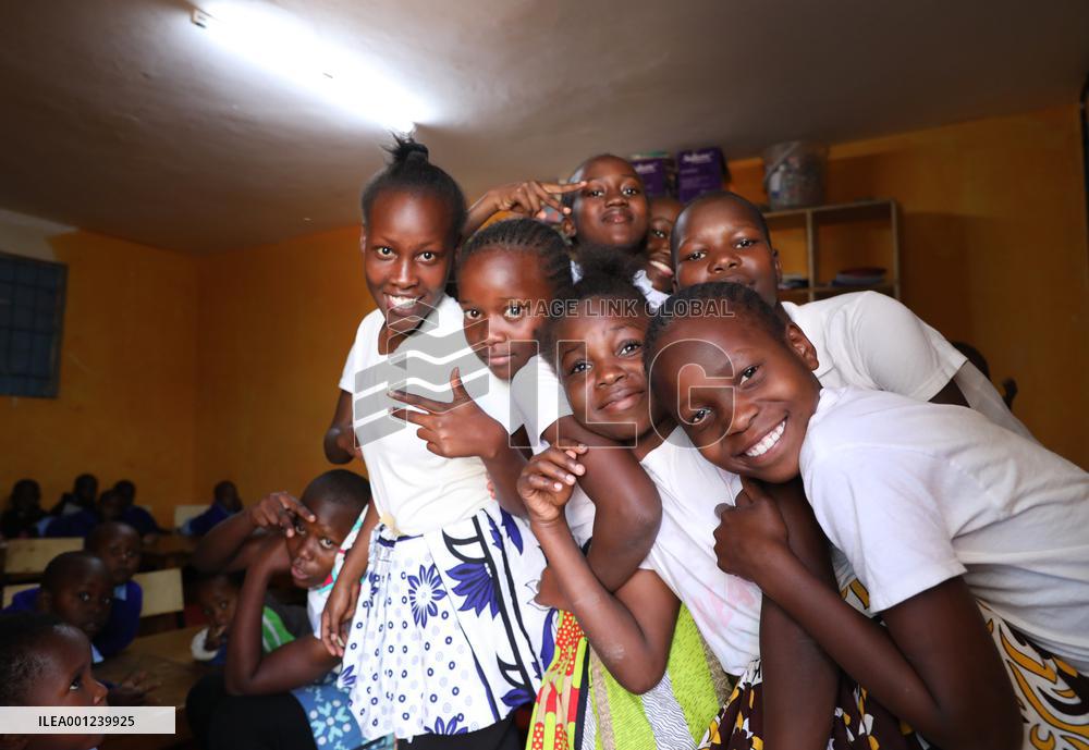 KENYA-NAIROBI-SLUM SCHOOL-FEEDING PROGRAM-CHINESE ENTERPRISES-DONATION