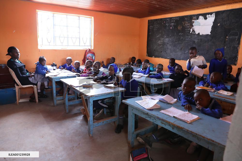 KENYA-NAIROBI-SLUM SCHOOL-FEEDING PROGRAM-CHINESE ENTERPRISES-DONATION