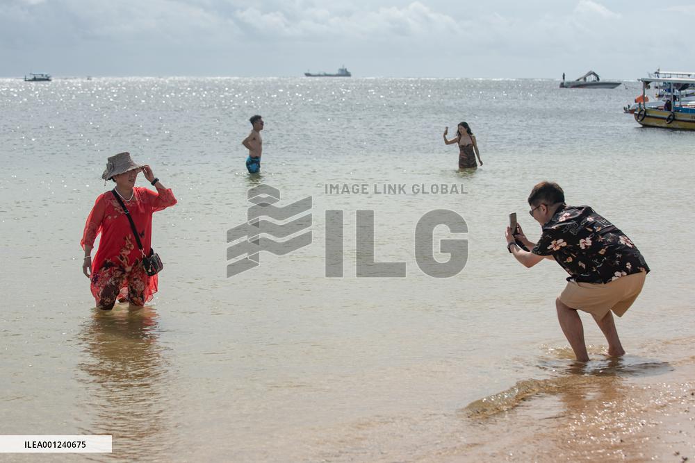 INDONESIA-BALI-CHINESE TOURISTS RETURN