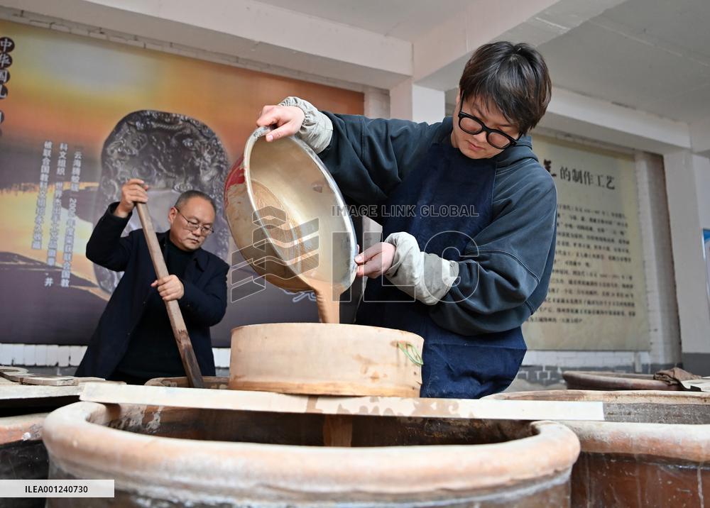 CHINA-SHANXI-CHENGNI INKSTONE-INHERITOR (CN)