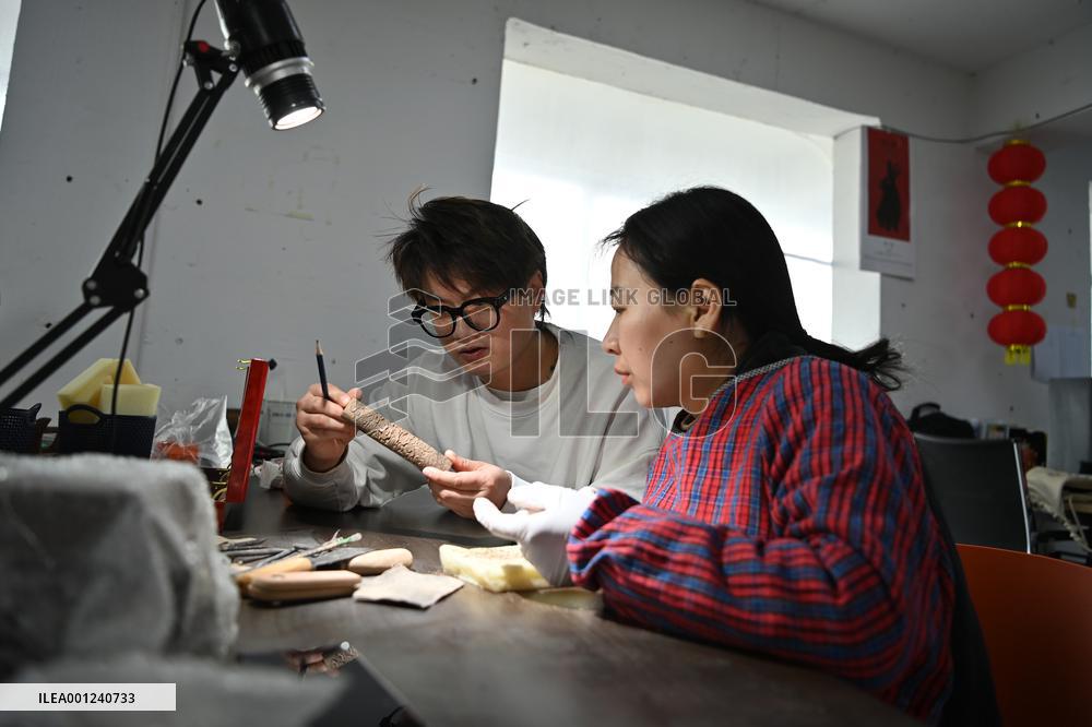 CHINA-SHANXI-CHENGNI INKSTONE-INHERITOR (CN)