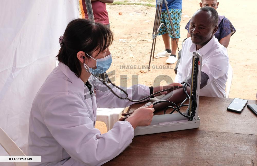 UGANDA-MUKONO-CHINESE MEDICAL TEAM-FREE MEDICAL SERVICE