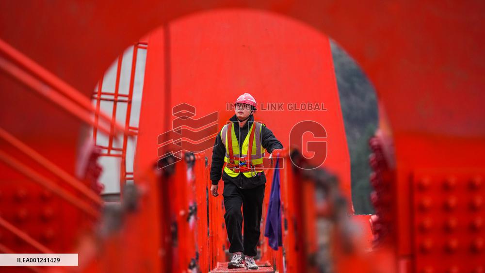 CHINA-GUIZHOU-WUJIANG RIVER-BRIDGE-CONSTRUCTION (CN)