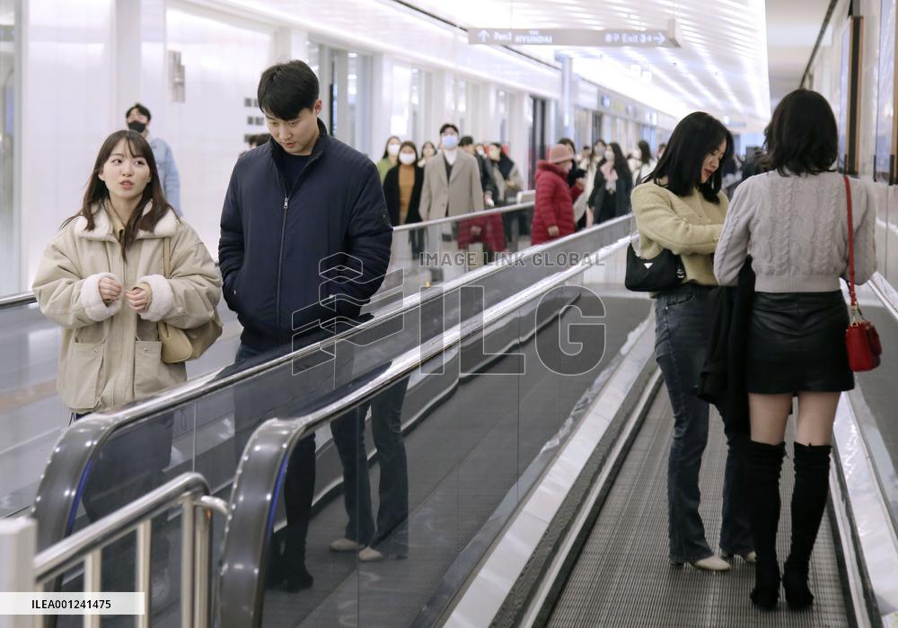 Move to take off masks in Seoul