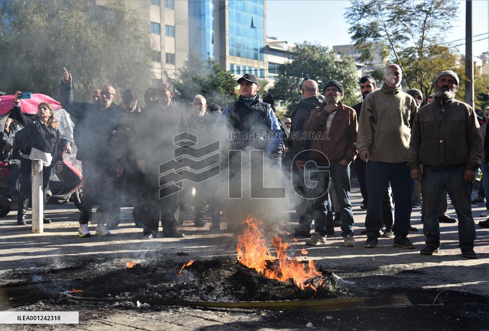 LEBANON-TRIPOLI-CENTRAL BANK-DEMONSTRATION